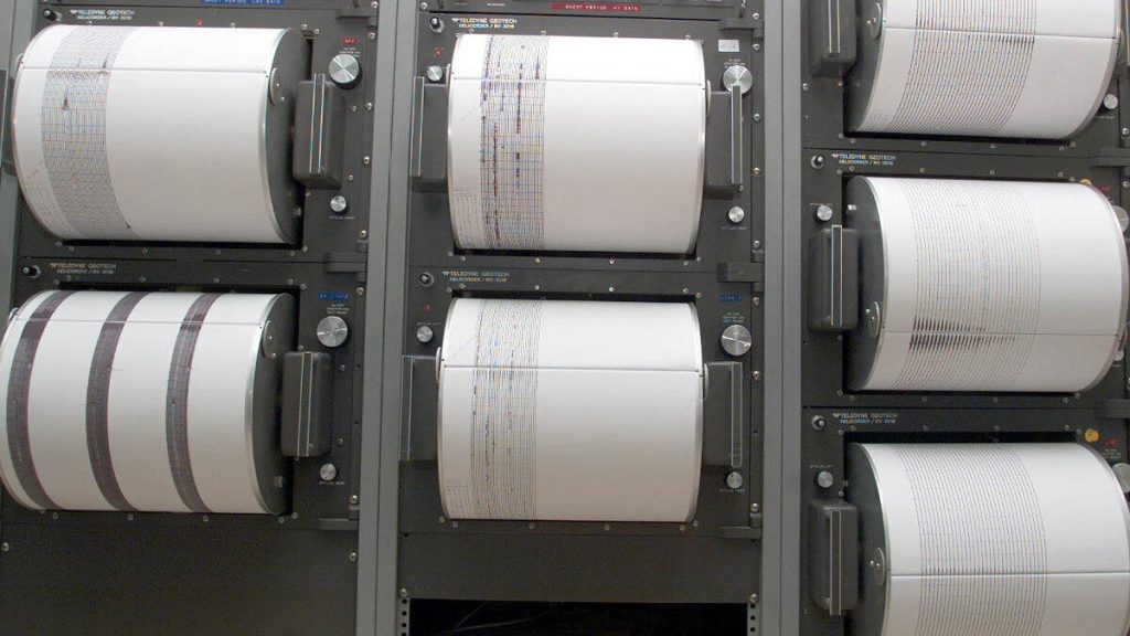 Σεισμική δόνηση 2 Ρίχτερ στην Κυλλήνη (φώτο)