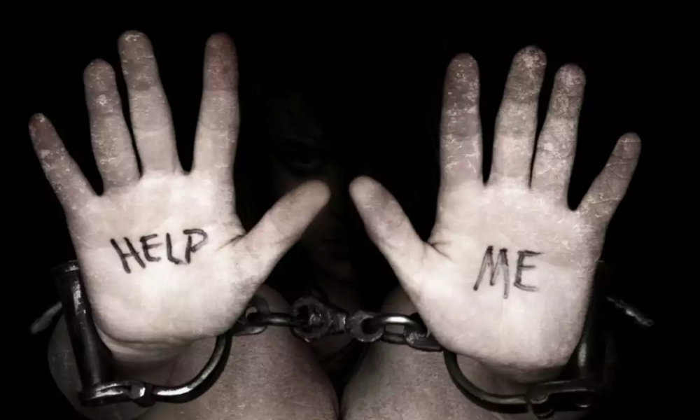 Ηλιούπολη: Παρενέβη εισαγγελέας για τη δίκη της 19χρονης που έπεσε θύμα trafficking