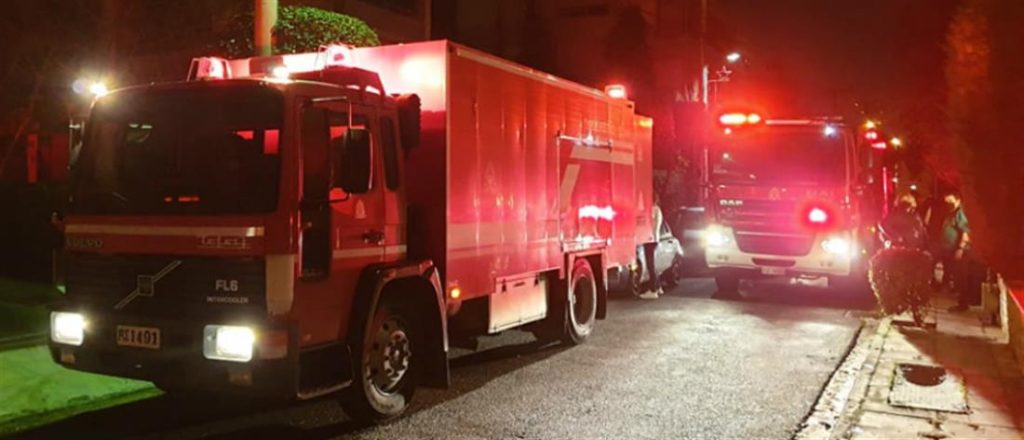 Φωτιά σε δύο φορτηγά δίπλα σε βενζινάδικο στη Μάνδρα Αττικής τα ξημερώματα – Διεκόπη η κυκλοφορία