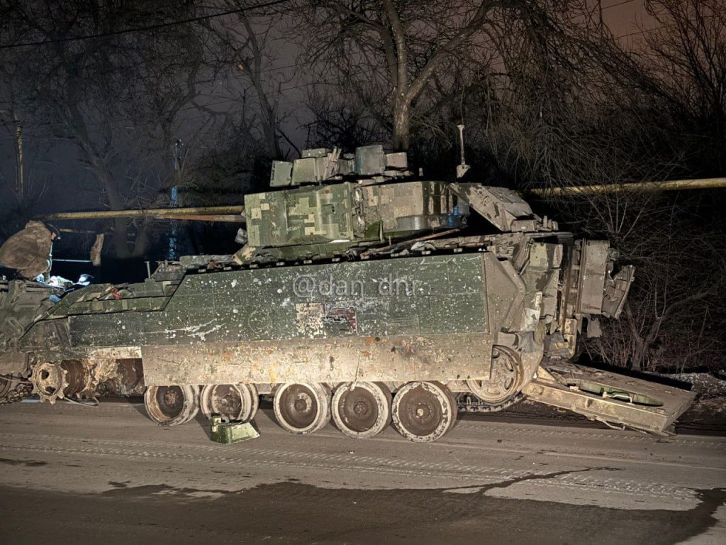 Ουκρανικά άρματα μάχης και αμερικανικά ΤΟΜΑ M2 Bradley έπεσαν σχεδόν άθικτα στα χέρια των Ρώσων στην Αβντιίβκα