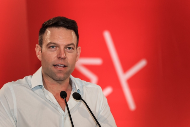 Σ.Κασσελάκης στο Λονδίνο: «Ακόμα και αν χάσω στις Ευρωεκλογές με 20 μονάδες δεν θα παραιτηθώ»