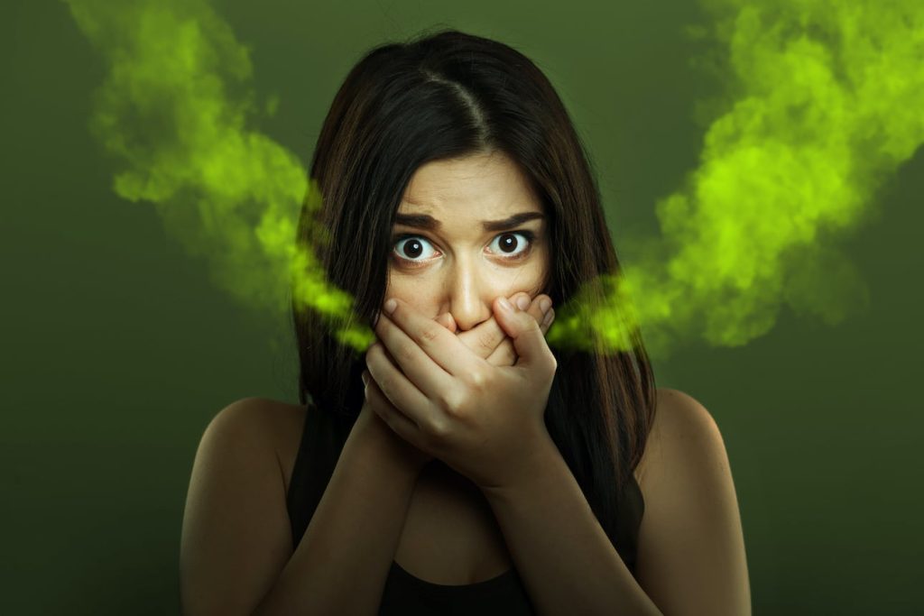 Δείτε τι «κρύβεται» πίσω από τη κακοσμία στόματος – Τι διαπίστωσαν ερευνητές