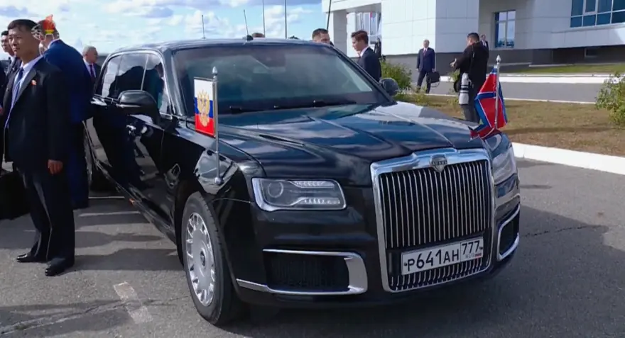 Βόρεια Κορέα: Ο Β.Πούτιν πρόσθεσε ένα ακόμα αυτοκίνητο στη συλλογή του Κιμ Γιονγκ Ουν