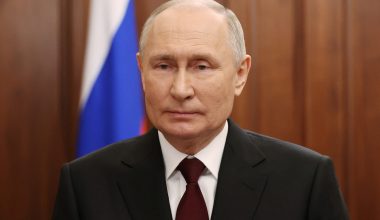 Ο Ρώσος πρόεδρος Β.Πούτιν διαψεύδει κατηγορηματικά τις αμερικανικές θεωρίες για «ρωσικούς δορυφόρους με πυρηνικά όπλα»
