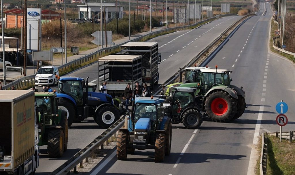 Αγρότες: Προχώρησαν στον αποκλεισμό των τελωνείων Ευζώνων και Νίκης