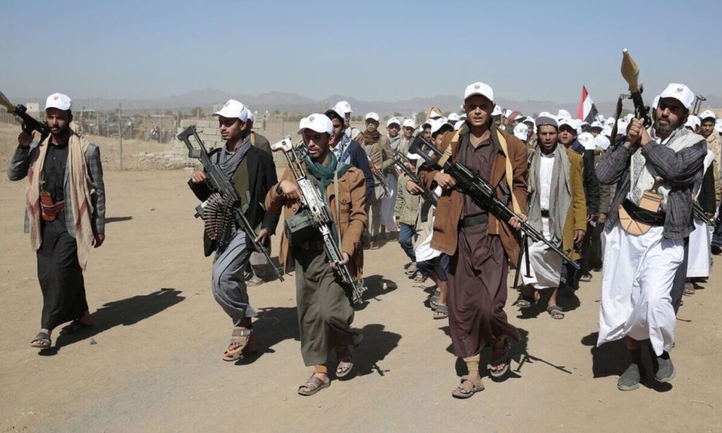 Χούθι προς Ευρώπη: «Μην παίζετε με τη φωτιά – Οποιαδήποτε ηλιθιότητα διαπράττετε θα επηρεάσει τα πλοία σας»