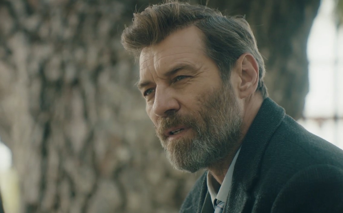 «Πάρτι» στα social media με τη στολή του Γ.Στάνκογλου με τους τρεις διαφορετικούς βαθμούς