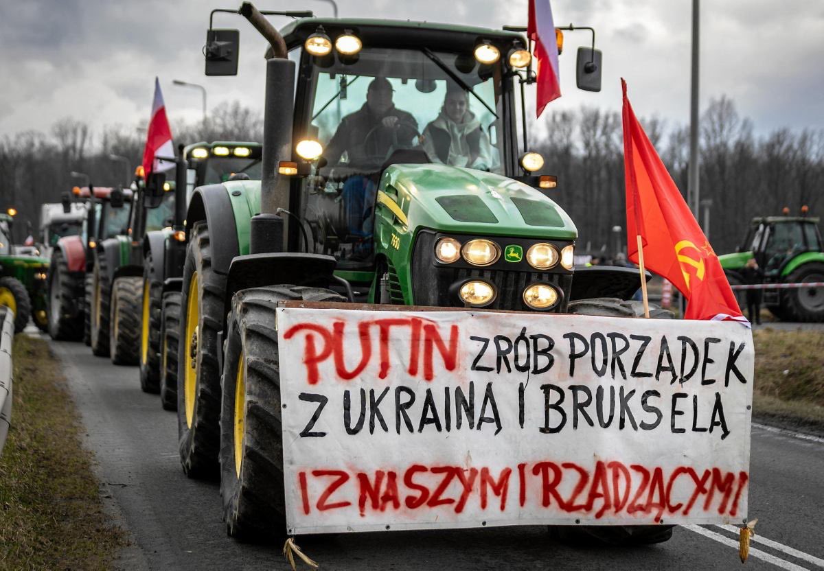 Πολωνοί αγρότες ξέσπασαν κατά του Κιέβου: «Πούτιν, τακτοποίησε την Ουκρανία, τις Βρυξέλλες και την κυβέρνησή μας»
