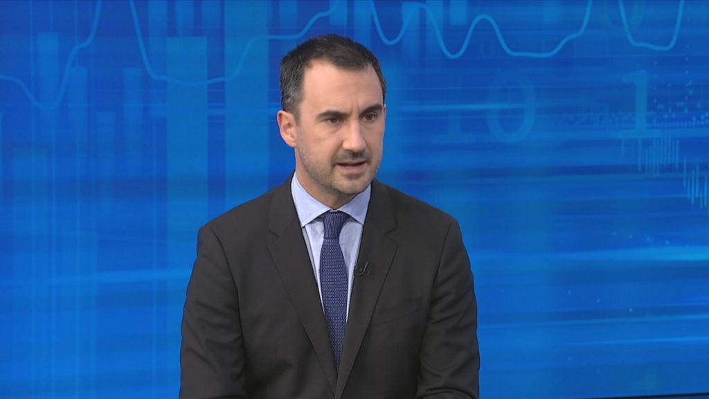 Ο Α.Χαρίτσης «αυτοτρολλάρεται» για το πανό στο συλλαλητήριο που προκάλεσε «χαμό» στα social media – «Έκλαψα λίγο» (φώτο)