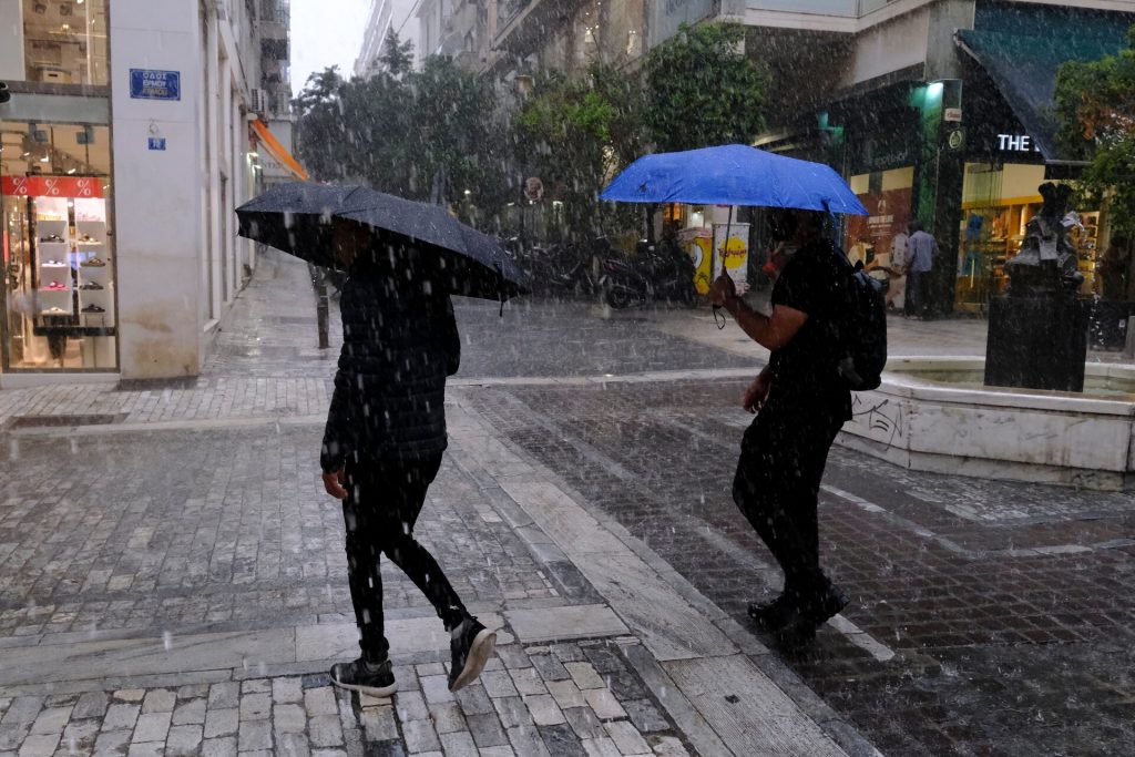 Καιρός αύριο: Τοπικές βροχές και μεμονωμένες καταιγίδες – Αναλυτικά η πρόγνωση της ΕΜΥ