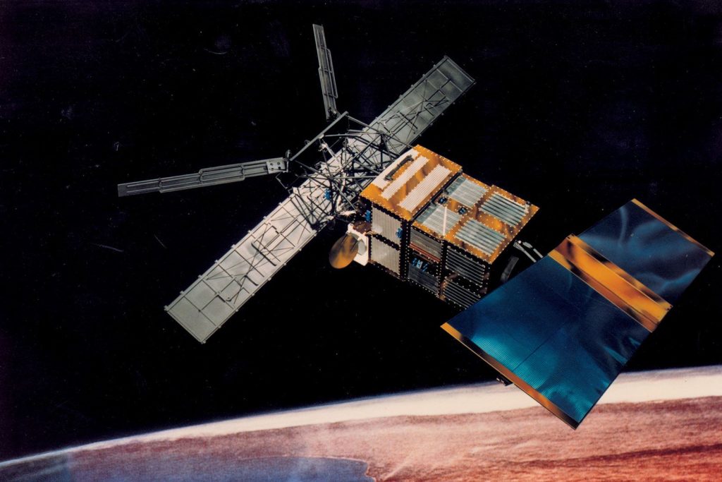 Στη Γη θα πέσει σήμερα ο ευρωπαϊκός δορυφόρος ERS-2 – Θα κάνει μια ανεξέλεγκτη πύρινη βουτιά στην ατμόσφαιρα