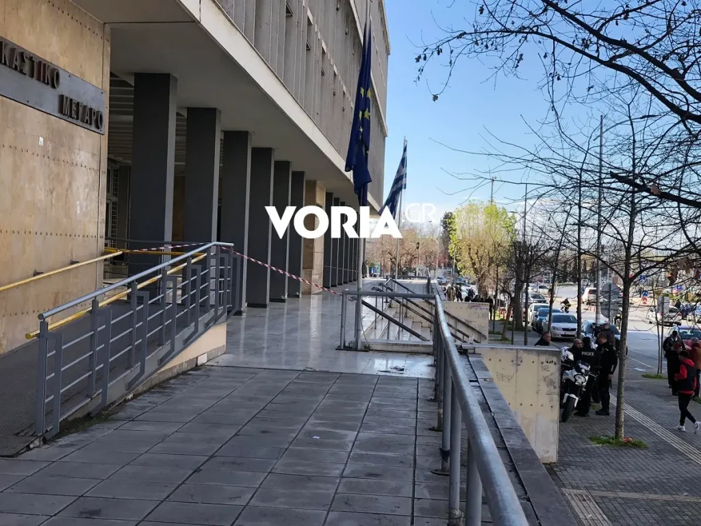 Επιπρόσθετα μέτρα ασφαλείας στα Δικαστήρια Θεσσαλονίκης – Τοποθετήθηκε νέα μαγνητική πύλη