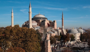 Τουρκία: Εργασίες αποσυναρμολόγησης σε έναν από τους 4 μιναρέδες στην Αγία Σοφία – Εντοπίστηκαν ρωγμές (φώτο)