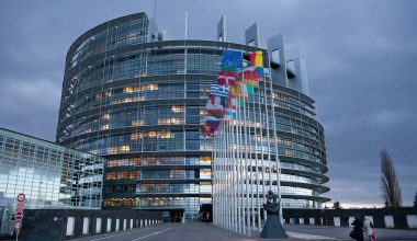 Ευρωκοινοβούλιο: Εντοπίστηκε κατασκοπευτικό λογισμικό στα τηλέφωνα των μελών της Επιτροπής Άμυνας