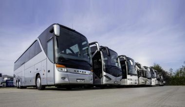 Θεσσαλονίκη: Κινητοποιήσεις των ιδιοκτητών τουριστικών λεωφορείων – Βγήκαν στους δρόμους
