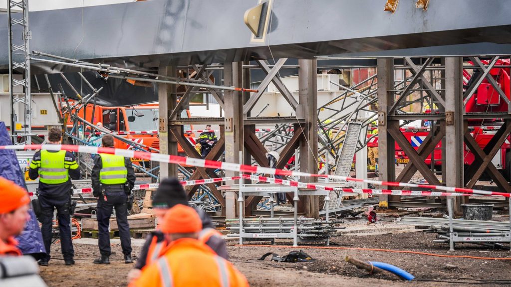 Ολλανδία: Δύο νεκροί από κατάρρευση γέφυρας που βρισκόταν υπό κατασκευή (βίντεο)