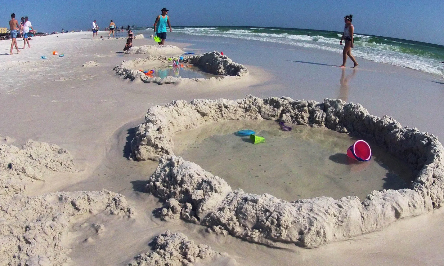 Φλόριντα: Κοριτσάκι βρήκε τραγικό θάνατο όταν έπεσε και θάφτηκε σε τρύπα που έσκαβε στην άμμο (βίντεο)