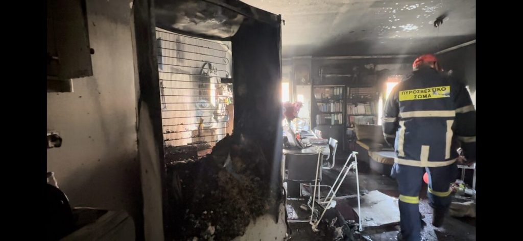 Ναύπλιο: Διαμέρισμα τυλίχθηκε στις φλόγες (φωτο) 