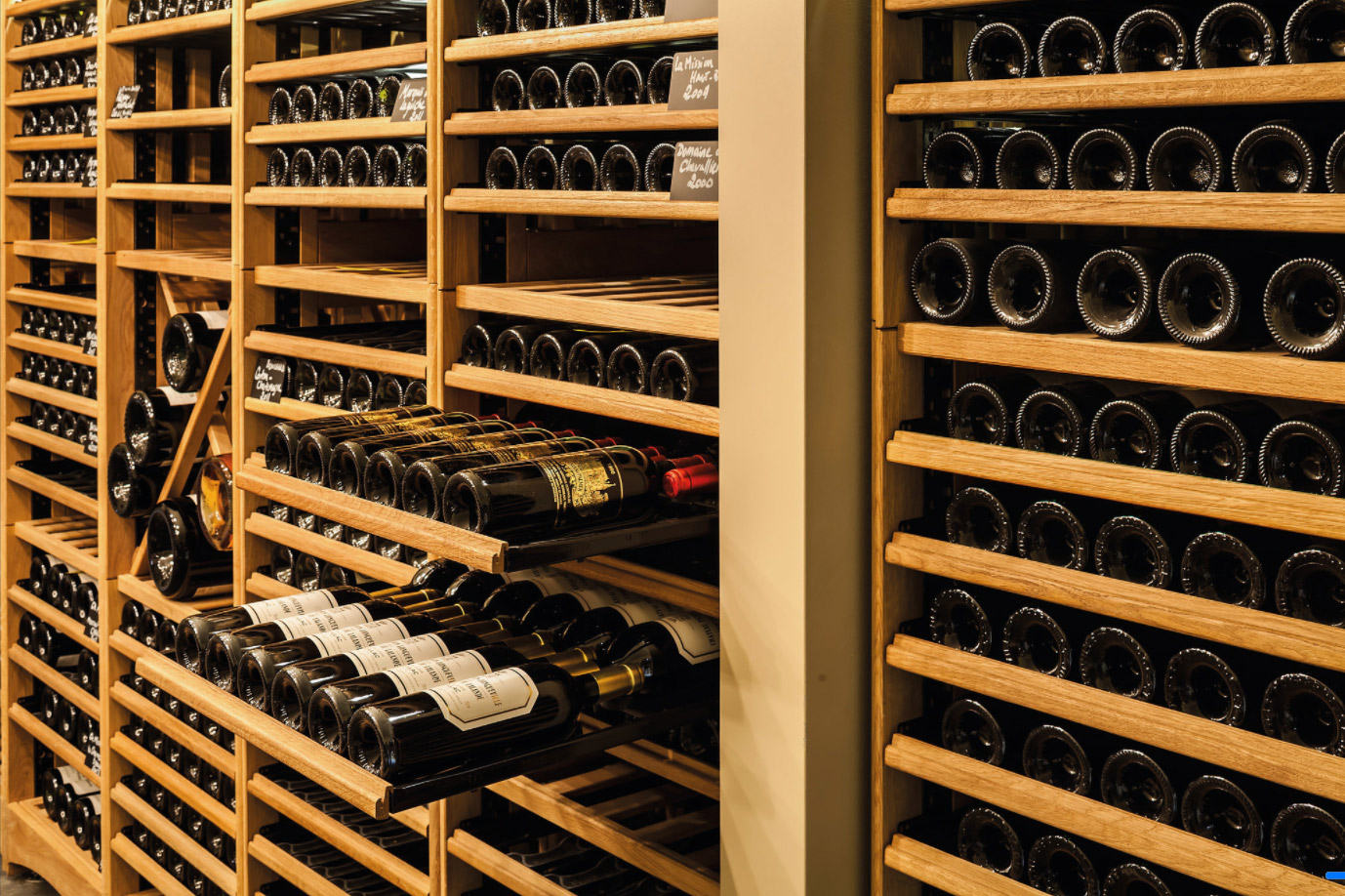 Γαλλία: Εργαζόμενος έκλεψε πάνω από 7.000 μπουκάλια κρασιών αξίας 500.000 ευρώ