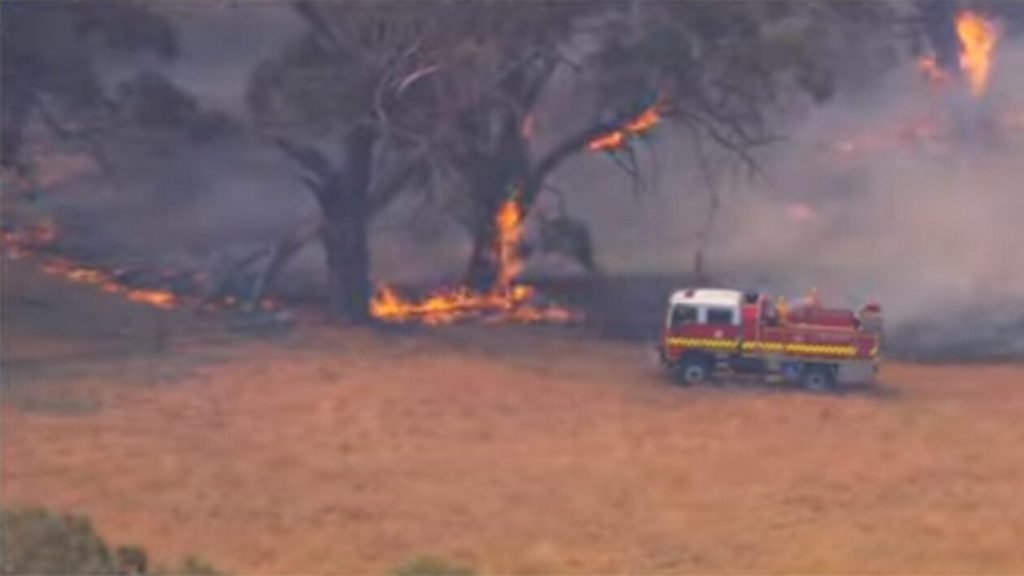 Εκτός ελέγχου η τεράστια φωτιά που ξέσπασε στην Αυστραλία – Χιλιάδες άνθρωποι εγκαταλείπουν τις εστίες τους