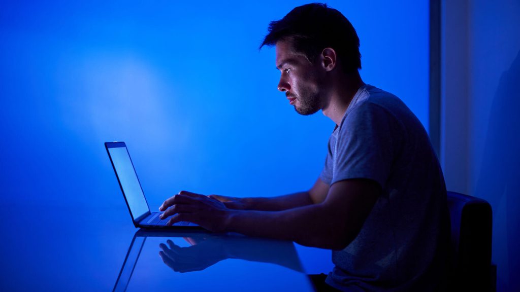 Νέα μελέτη: To μπλε φως διαταράσσει φυσιολογικές λειτουργίες των κυττάρων