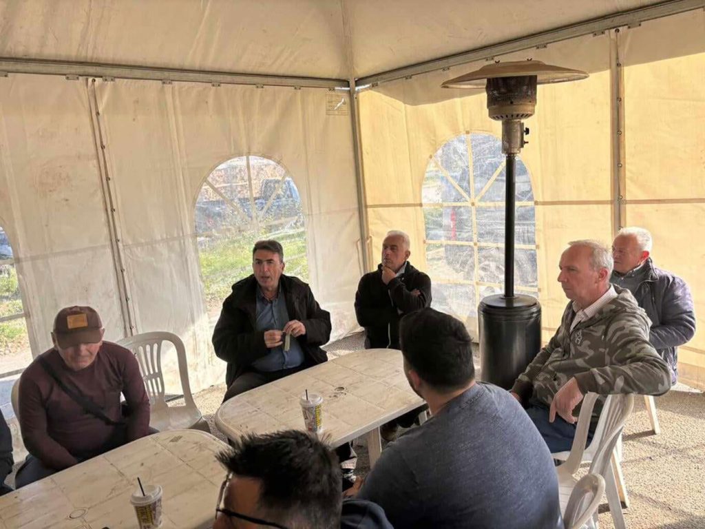 Στα μπλόκα μέχρι την Δευτέρα οι αγρότες στον Πλατύκαμπο – Θέλουν νέα συνάντηση με Κ.Μητσοτάκη