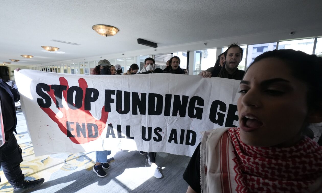 Σαν Φρανσίσκο: Διαδηλωτές εισέβαλαν στο ξενοδοχείο που μένει ο Τ.Μπάιντεν