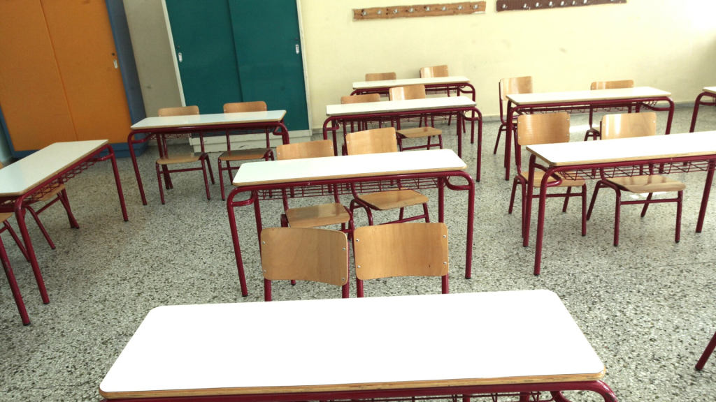 Μαγνησία: Μαθητής κρέμασε την αλβανική σημαία στα κάγκελα σχολείου στην Αργαλαστή