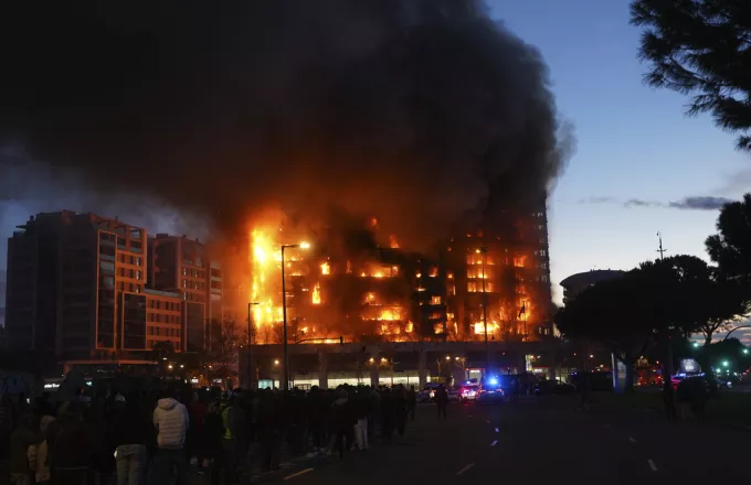 Ισπανία: Πυρκαγιά σε πολυκατοικία στη Βαλένθια – Τουλάχιστον τέσσερις νεκροί και 14 τραυματίες