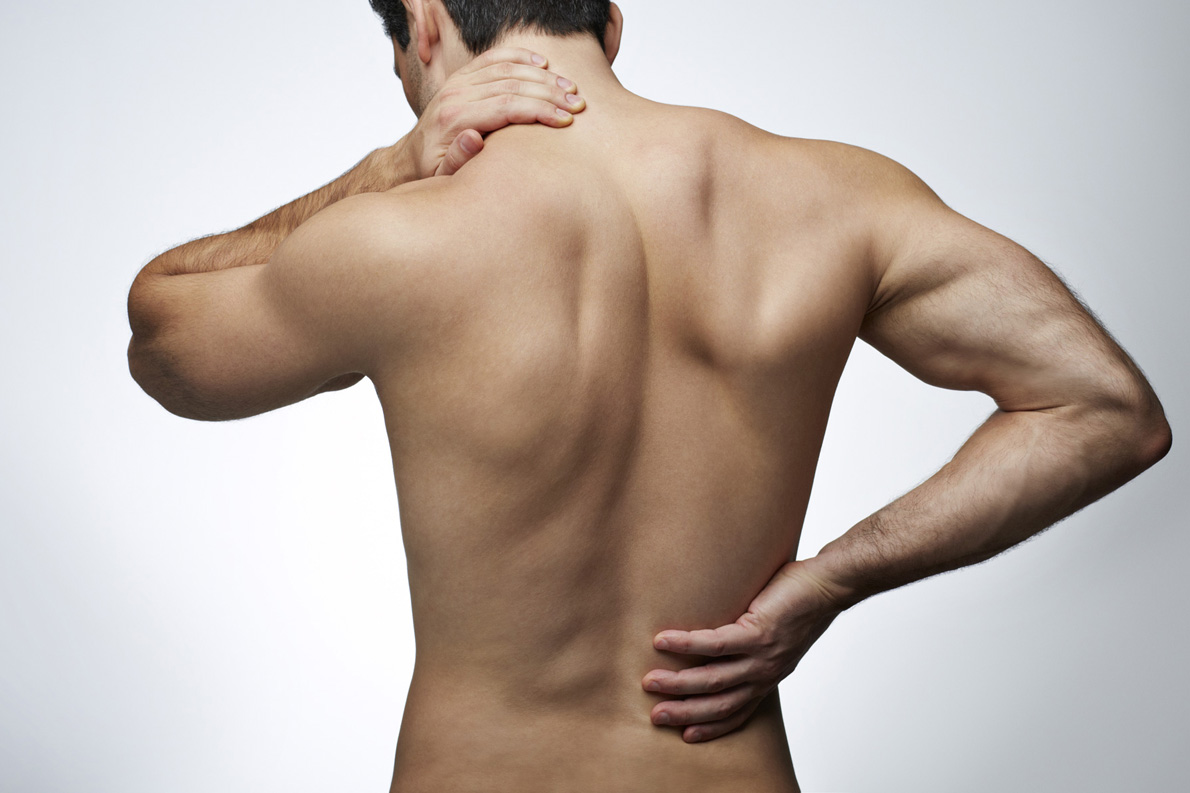 Αυχενικό και πόνος στη μέση: 5+1 κόλπα που θα περιορίσουν τις ενοχλήσεις