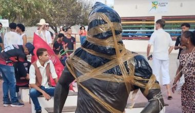 Βανδάλισαν το άγαλμα του Ν.Άλβες μετά την καταδίκη για βιασμό (φωτο) 