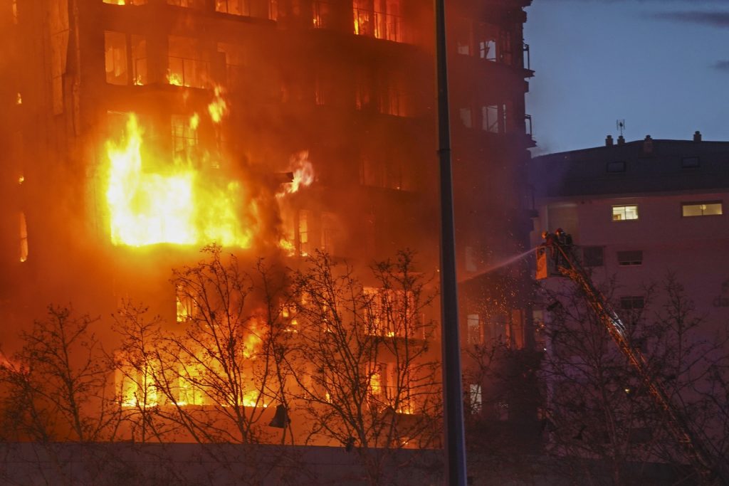 Βαλένθια: Τουλάχιστον 19 οι αγνοούμενοι από την πυρκαγιά στο κτίριο των 14 ορόφων