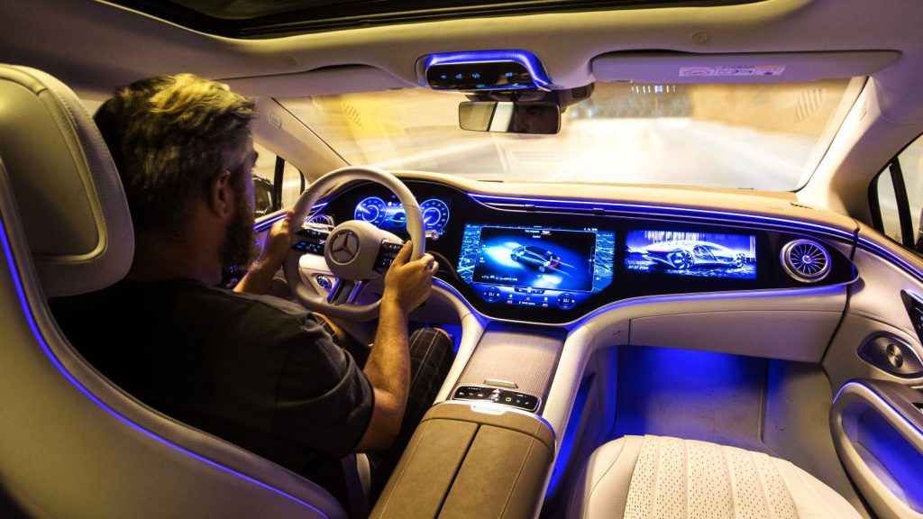 Μία-μία οι μεγάλες αυτοκινητοβιομηχανίες «κάνουν πίσω» για την ηλεκτροκίνηση – «Όπισθεν» και από την Mercedes-Benz