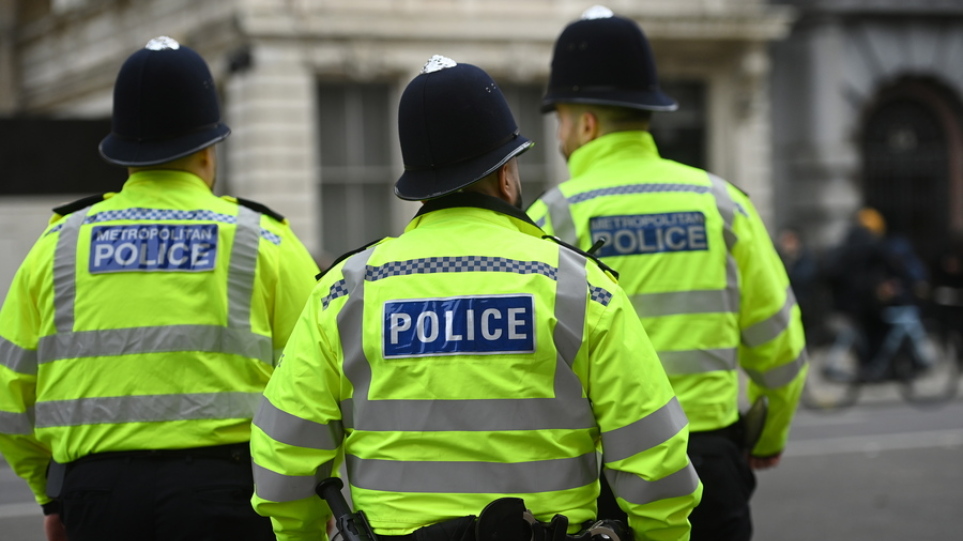 Άγρια δολοφονία στη Βρετανία: Τρία μικρά παιδιά εντοπίστηκαν νεκρά μέσα στο σπίτι τους – Δέχθηκαν πολλαπλές μαχαιριές