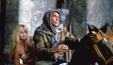 Πάμελα Σάμελ: Πέθανε η ηθοποιός που υποδύθηκε την «Μις Μάνιπενι» δίπλα στον Σ.Κόνερι στην ανεπίσημη ταινία 007