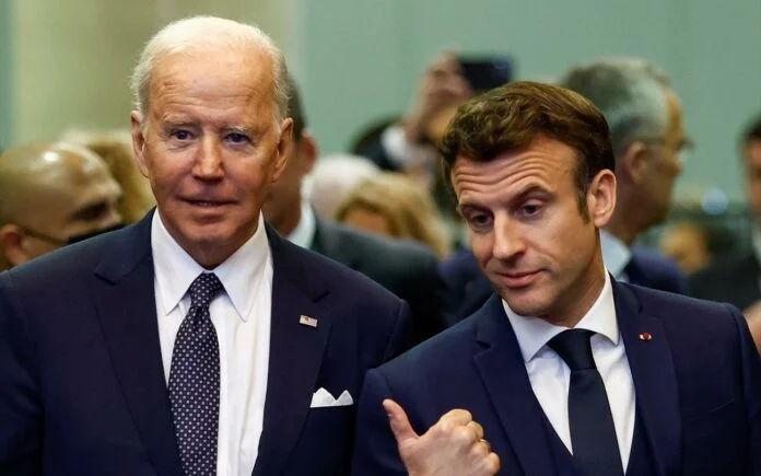 Τ.Μπάιντεν και Ε.Μακρόν επικοινώνησαν τηλεφωνικά – «Να συνεχιστεί η υποστήριξη στην Ουκρανία»