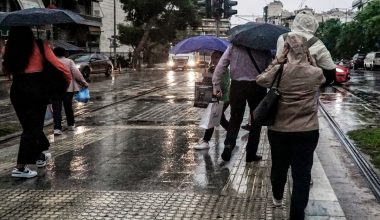 Καιρός: Με βροχές, καταιγίδες και αφρικανική σκόνη η Κυριακή – Η πρόγνωση της ΕΜΥ