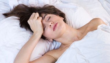 Για ποιο λόγο ιδρώνετε το βράδυ στον ύπνο σας;