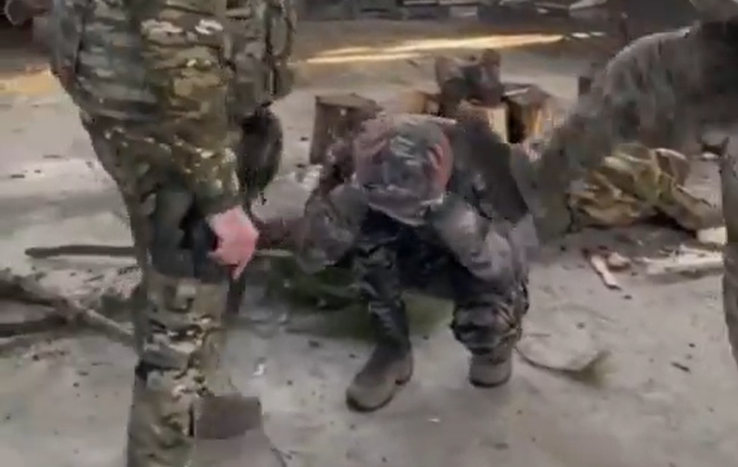 Βίντεο: Αιχμαλωσία Αμερικανών μισθοφόρων από τον ρωσικό Στρατό έξω από την Αβντιίβκα