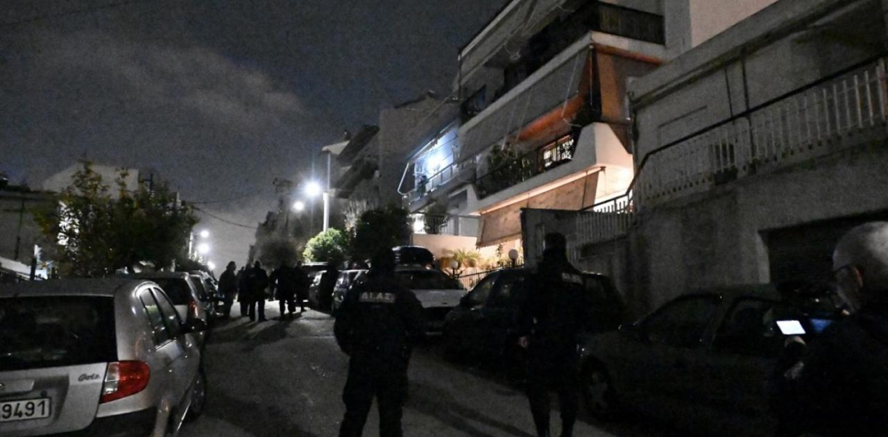 Αγία Βαρβάρα: Συνελήφθη και η σύζυγος του 69χρονου δράστη – Φώναζε από το θυροτηλέφωνο «Ρίξτου – ρίξτου»