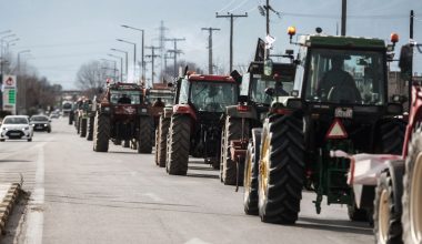 Οι αγρότες της Αιτωλοακαρνανίας προχώρησαν σε συμβολικό αποκλεισμό της Ιονίας Οδού