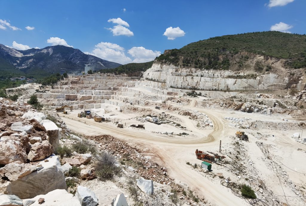 Δράμα: Οι αστυνομικοί έκαναν έρευνα και εντόπισαν εκρηκτικά άνω των 166 κιλών έκθετα σε αποθήκη λατομείου!