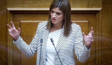 Αποδοκιμασίες στην ομιλία της Κ.Νοτοπούλου: «Ο ΣΥΡΙΖΑ με τον Α.Τσίπρα πρωθυπουργό έγινε από παρένθεση κανόνας»