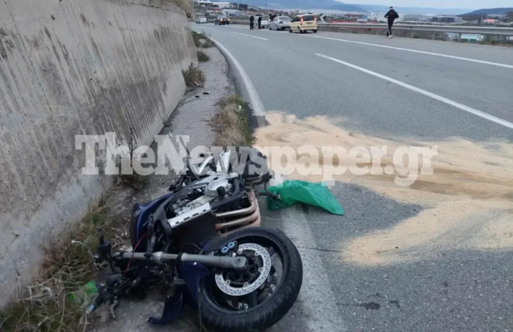 Τροχαίο δυστύχημα στον Βόλο – Νεκρός μοτοσικλετιστής που εκσφενδονίστηκε στις μπάρες του δρόμου