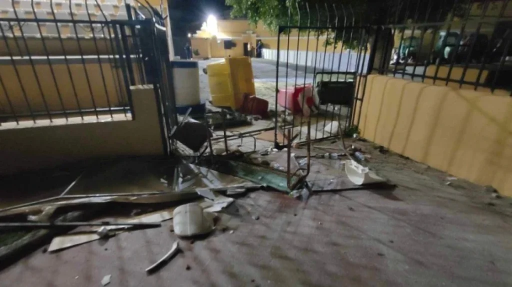 Επεισόδια στο ματς της Β’ Εθνικής μεταξύ Ρόδου και Παναχαϊκής – Εγκλωβίστηκαν στα αποδυτήρια οι παίκτες (βίντεο)