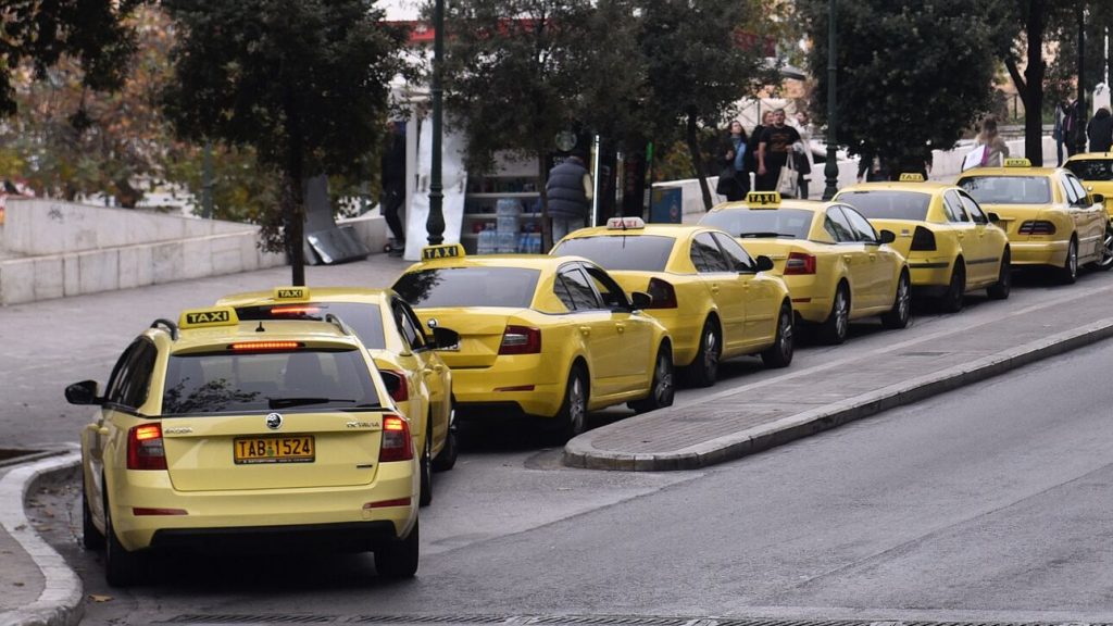 Χωρίς ταξί η Αθήνα την Τρίτη και την Τετάρτη – Αύριο το πρωί η πορεία προς το υπουργείο Μεταφορών