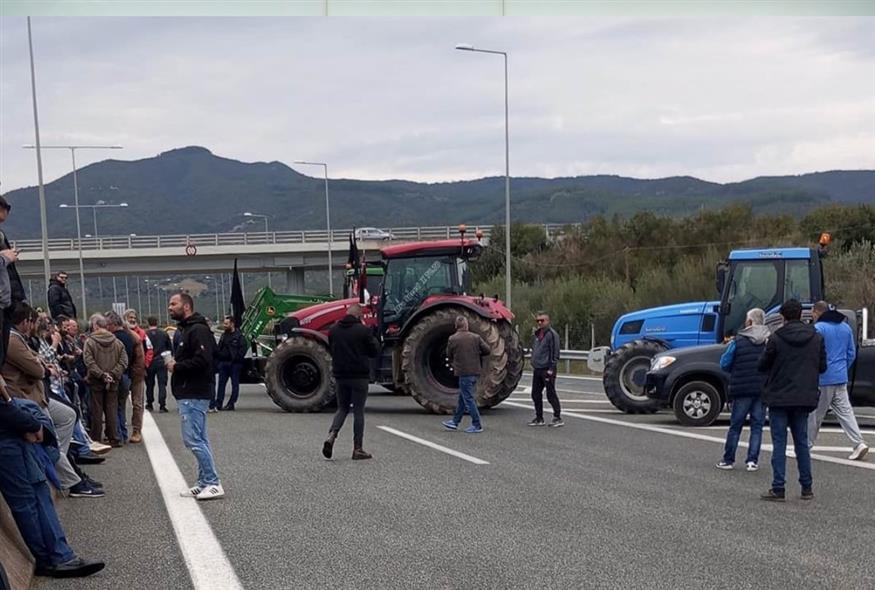 Αιτωλοακαρνανία: Σε εξέλιξη οι κινητοποιήσεις των αγροτών – Καταλήψεις κτιρίων και λιμανιών σήμερα