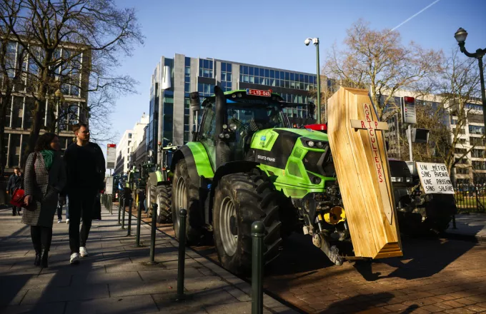 Κλιμακώνουν τις κινητοποιήσεις τους οι αγρότες στις Βρυξέλλες – Διαδηλώσεις σήμερα την ώρα του Συμβουλίου Υπουργών Γεωργίας της ΕΕ