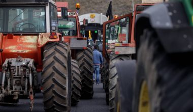 Ιωάννινα: Πορεία των αγροτών στο κέντρο της πόλης με τρακτέρ