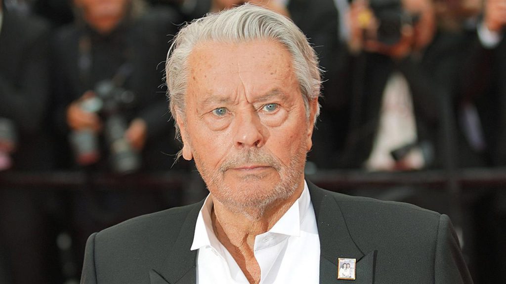 Α.Ντελόν: 72 όπλα και 3.000 φυσίγγια κατασχέθηκαν από το σπίτι του στη Γαλλία